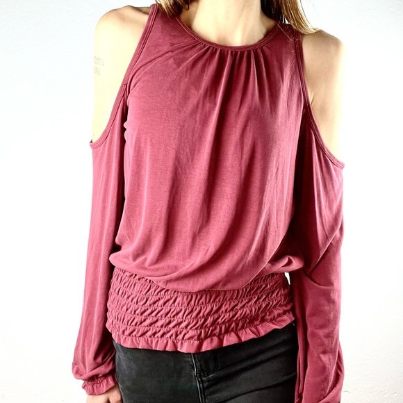 ABERCROMBIE & FITCH | ♥️Cold Shoulder Long-Sleeved Ruffled Blouse - Picture 6 of 14